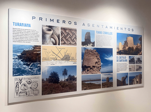 Exposición con imágenes y textos sobre la colonización agrícola en Roquetas de Mar